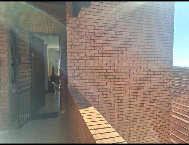 1 BEDROOM APARTMENT FOR SALE IN NEWLANDS